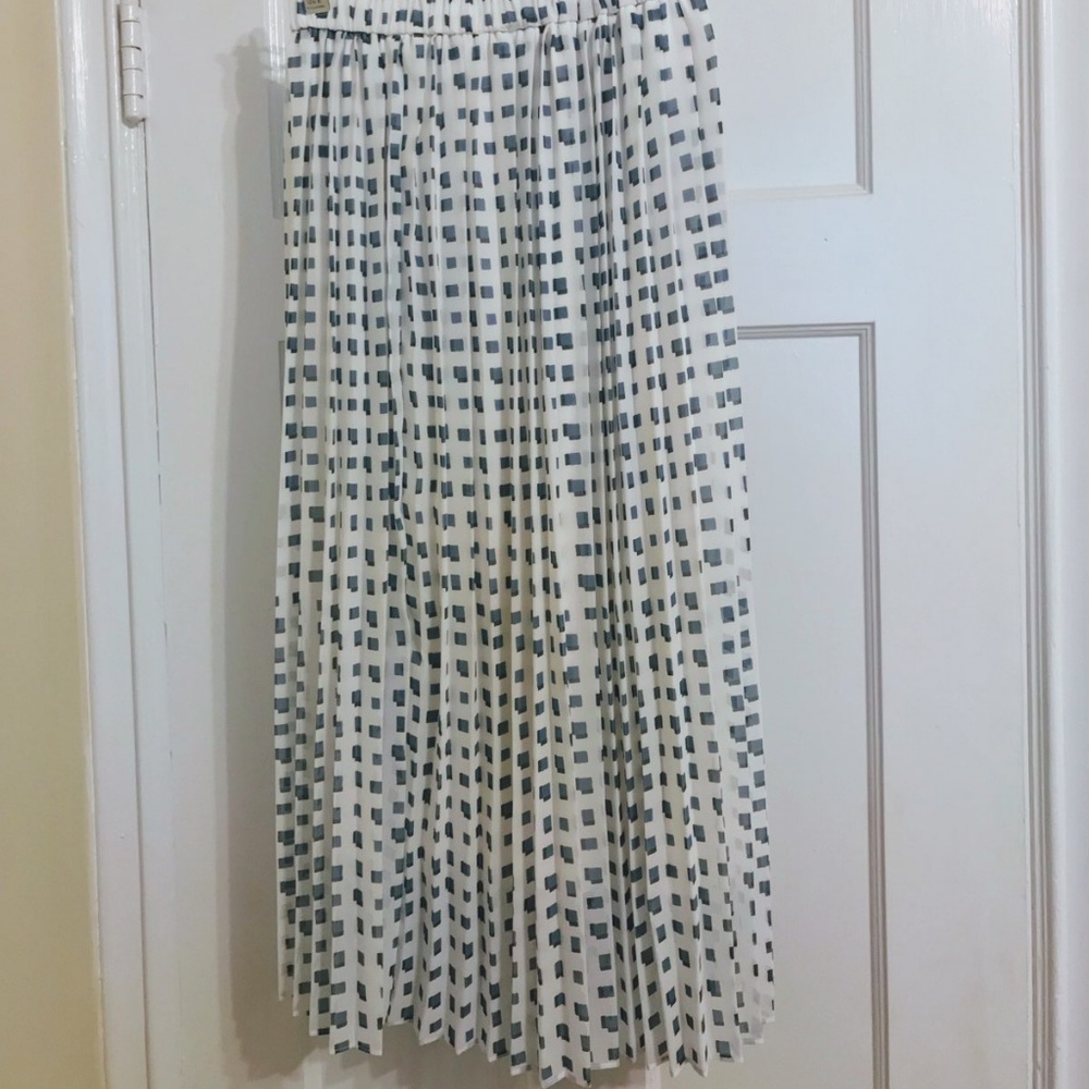 Uniqlo Pleated Midi Skirt- White w Blue/Grey